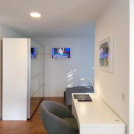 Designer Schloessle 2 Apartment *